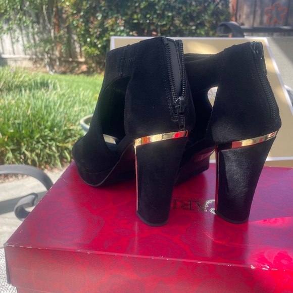 Shoes - Picture 2 of 2